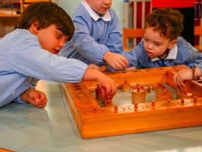 ...sono alle prese con giochi educativi 